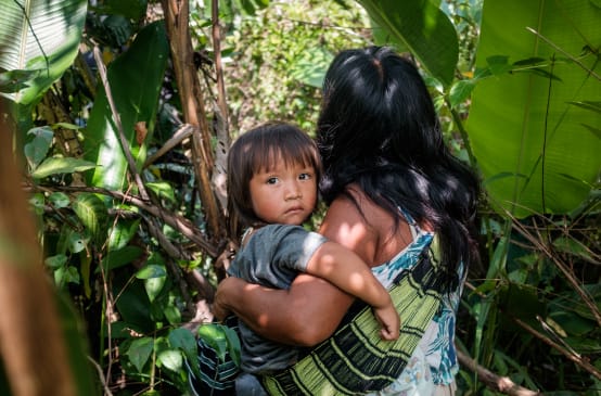 perempuan Kaapor di hutan Amazon di Brasil