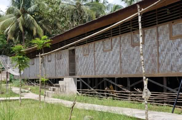 Balai Adat kampung Malaris, rumah adat Dayak