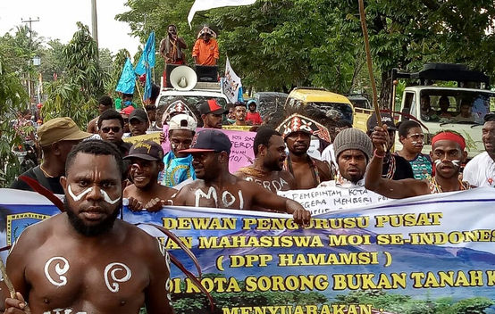 Masyarakat adat terasing di tanah sendiri