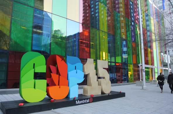 Logo COP 15 di depan gedung Kongres di Montreal
