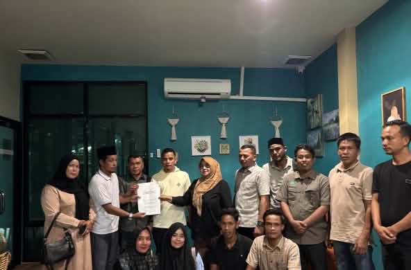banyak orang didalam ruang