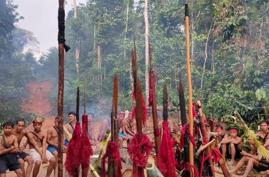 Masyarakat Kinipan menghalau logger dan alat berat SML