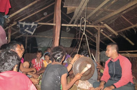 Masyarakat adat Tau Tana Wana didalam rumah