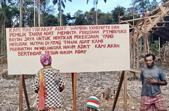 Tanda meminta perusahaan rayon hentikan pengrusakan hutan