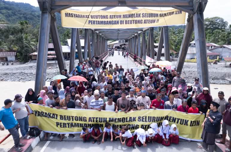 Demo di sekitar sungai