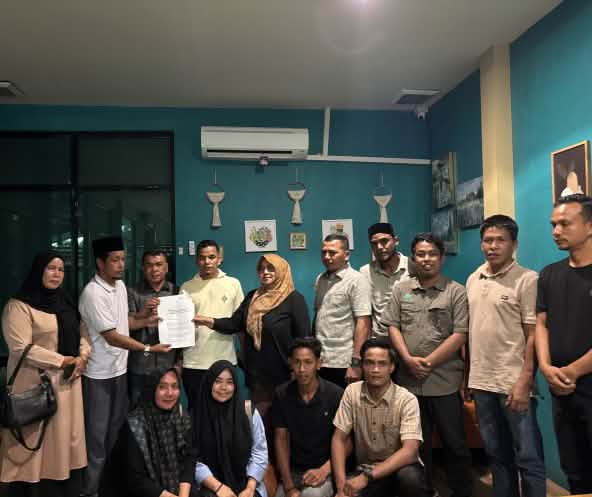 banyak orang didalam ruang
