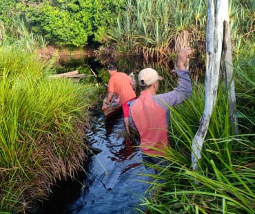 Para aktivis dari Kaliptra Andalas di Kampar