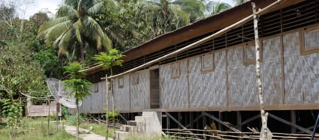 Balai Adat kampung Malaris, rumah adat Dayak