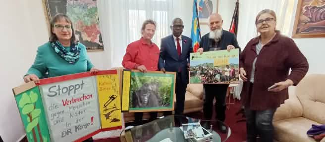 Penyerahan 225.129 tandatangan di kedutaan Republik Demokratis Kongo