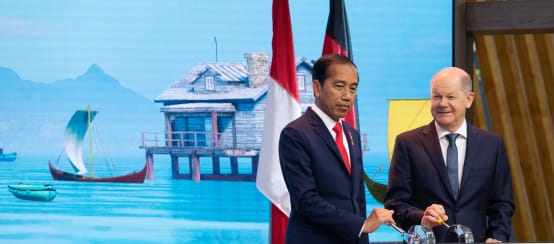 Tawaran Indonesia kepada para investor di Hannover Messe 2023: Tambang, peleburan nikel dan kawasan industri, bukan pelindungan hutan hujan (© Deutsche Messe) Jokowi dan kanselir Olaf Scholz