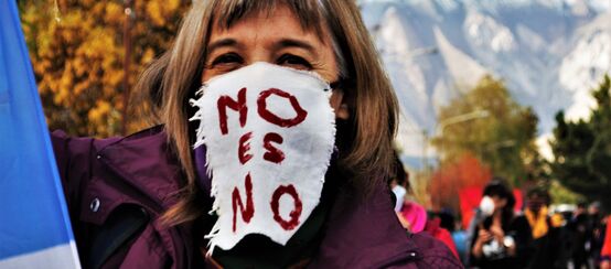 Aksi protes di Argentina (© Nicolás Palacios) Protes melawan pertambangan di Argentina, tanggal 4 Mei 2020