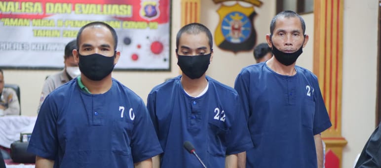 Para pembela lingkungan dan petani dikriminalisasi ketika mereka berjuang melawan perampasan tanah Dilik, Hermanus dan James Watt dikriminalisasi sesudah berjuang hak atas tanah dan keadilan