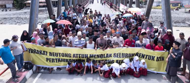 Demo di sekitar sungai