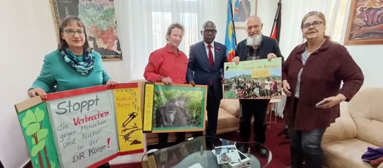 Penyerahan 225.129 tandatangan di kedutaan Republik Demokratis Kongo