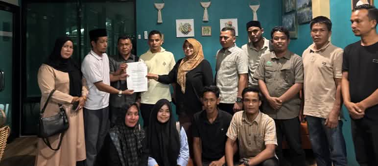 banyak orang didalam ruang