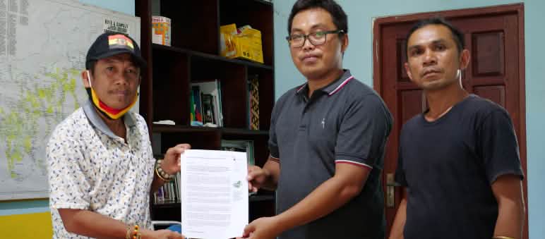 Masyarakat Kiipan akan mengirimkan petisi kepada Presiden Joko Widodo Effendi Buhing dan Safrudin Mahendra
