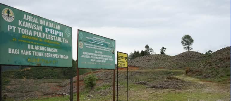 Plang PT. Toba Pulp Lestari di sekitar wilayah adat Simenakhenak