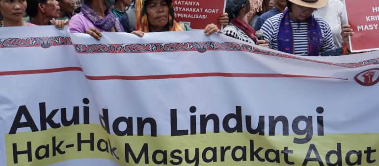Spanduk „Akui dan lindungi hak-hak masyarakat adat“