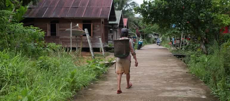 seorang laki-laki di desa Tongka