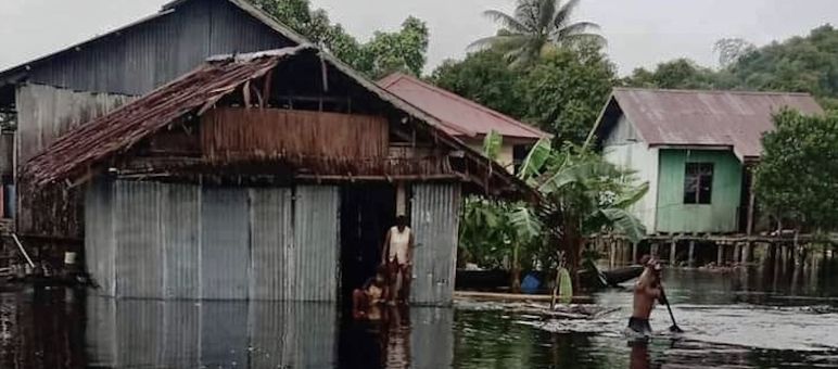 dua rumah didalam kebanjiran