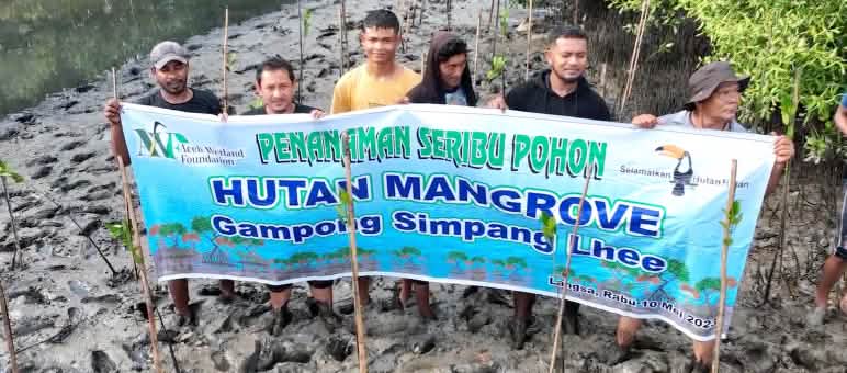 Plakat „Penanaman seribu pohon. Hutan mangrove. Gampong Simpang Lhee“