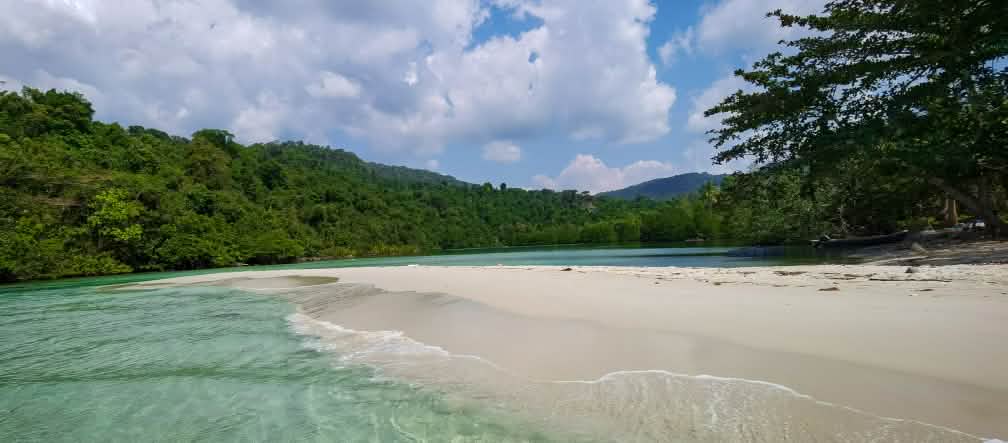 Pantai, hutan bakau dan laut: Pulau Koh Kong, Kamboja