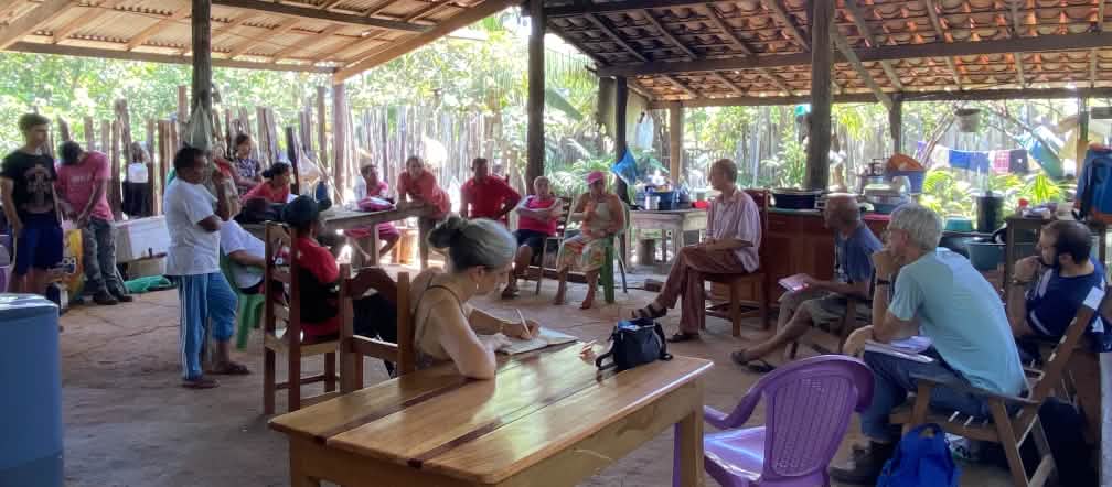 Wakil dari Selamatkan Hutan Hujan bersama CIMI, FASE dan WRM mengunjungi warga oleh karena situasi HAM di lembah Acará, Pará, Brasil