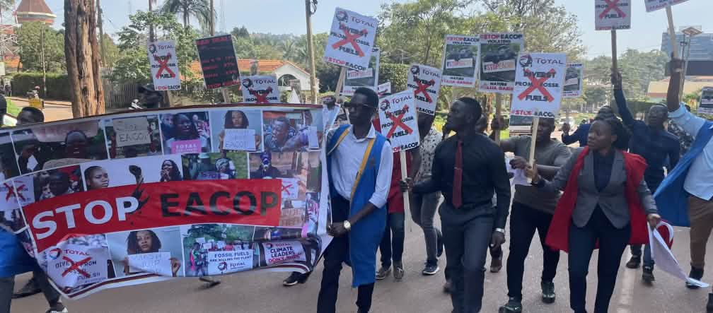 Demonstrasi mahasiswa di Uganda menentang jalur pipa EACOP