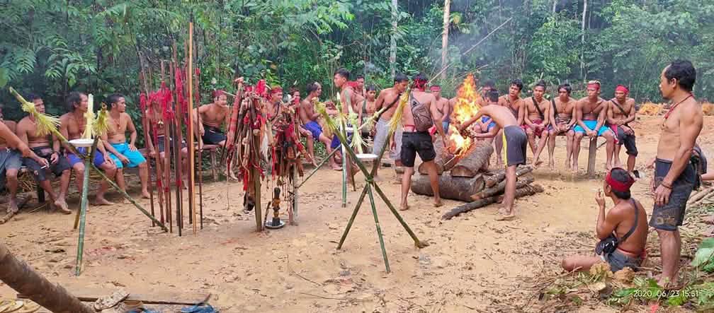 Masyarakat Kinipan menghalau logger dan alat berat SML