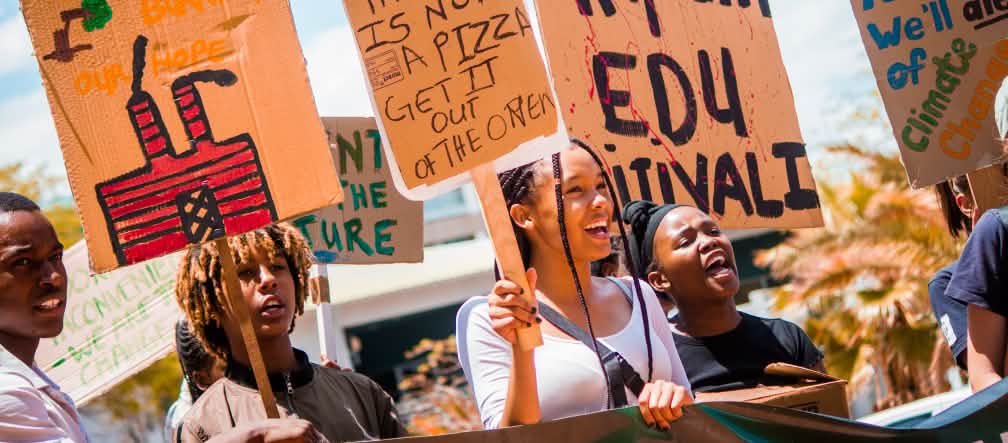 Para aktivis dari  Fridays for Future protes menentang bencana iklim