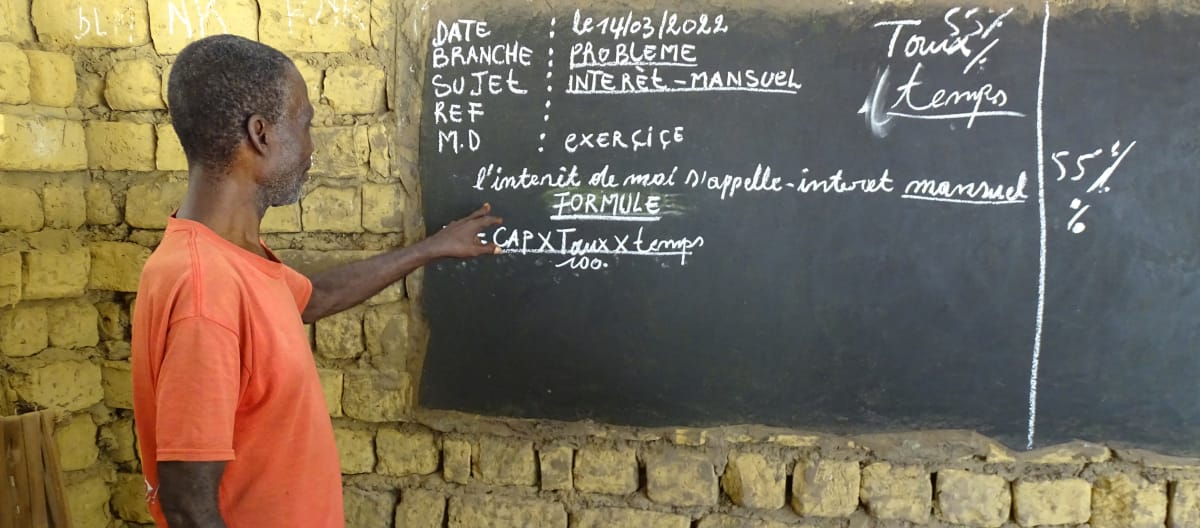 Guru di sebuah sekolah desa di Republik Demokrasi Kongo