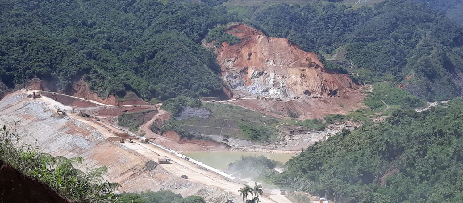 Pertambangan terbuka di hutan hujan Ekuador