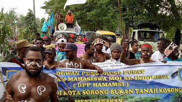 Masyarakat adat terasing di tanah sendiri