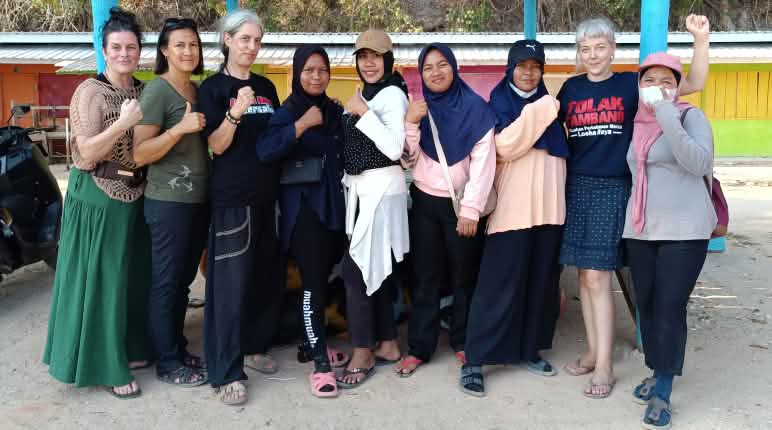 Kunjungan Selamatkan Hutan Hujan di kelompok perempuan di Torobulu Perempuan-perempuan Torobulu