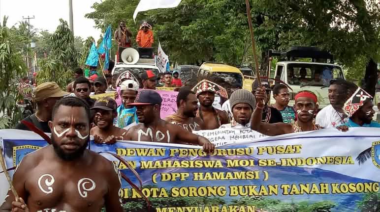 Tanah Papua bukan tanah kosong – Demo di hari dunia masyarakat adat Masyarakat adat terasing di tanah sendiri