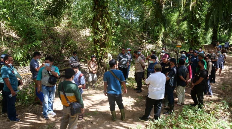 wartawan dan warga Penyang, Kalteng