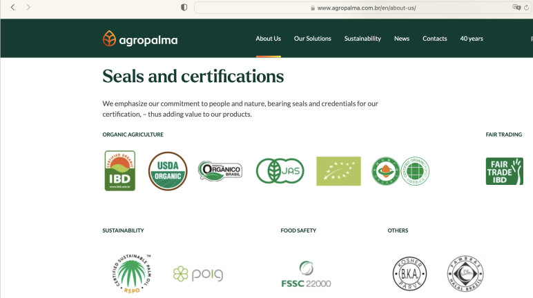 Screenshot situs web Agropalma dengan logo dari “segel-segel” yang berbeda-beda yang diberikan kepada perusahaan-perusahaan.