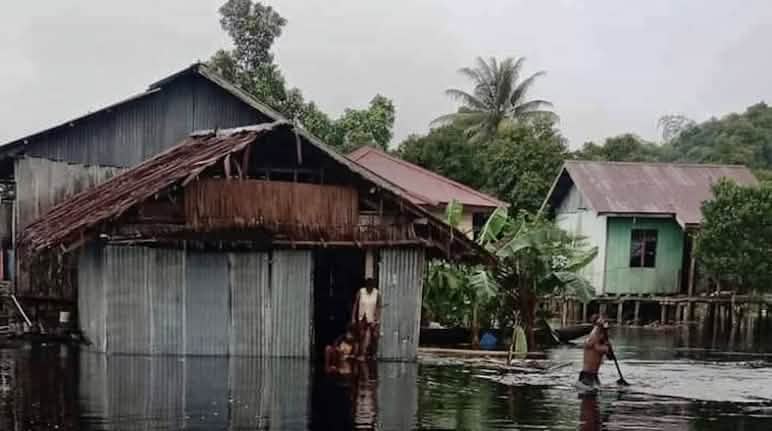 Banjir di Sorong Selatan mencapai hingga dada orang dewasa dua rumah didalam kebanjiran