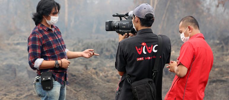 ASAP di Jambi Feri diwawancarai di lahan gambut yang hangus